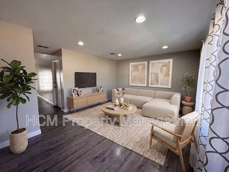4 bed, 2.5 bath, 1296 sqft, $3,900 — Photo 3