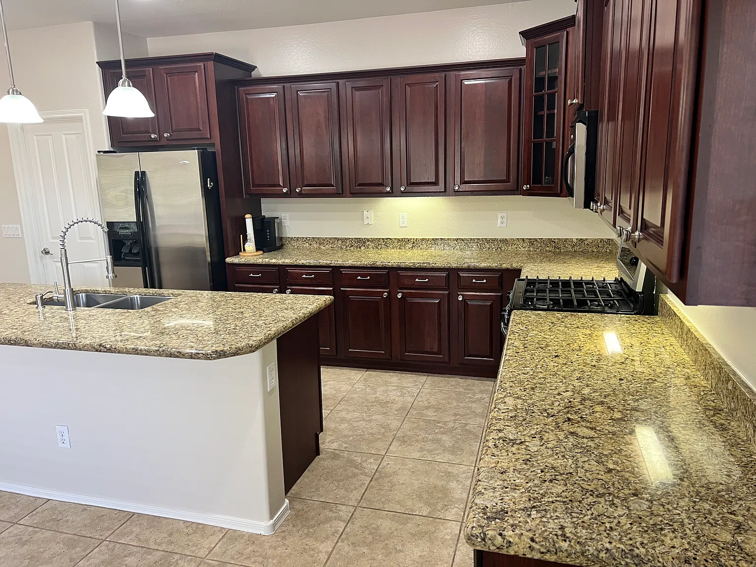 3 bed, 1964 sqft, $2,495 — Photo 4