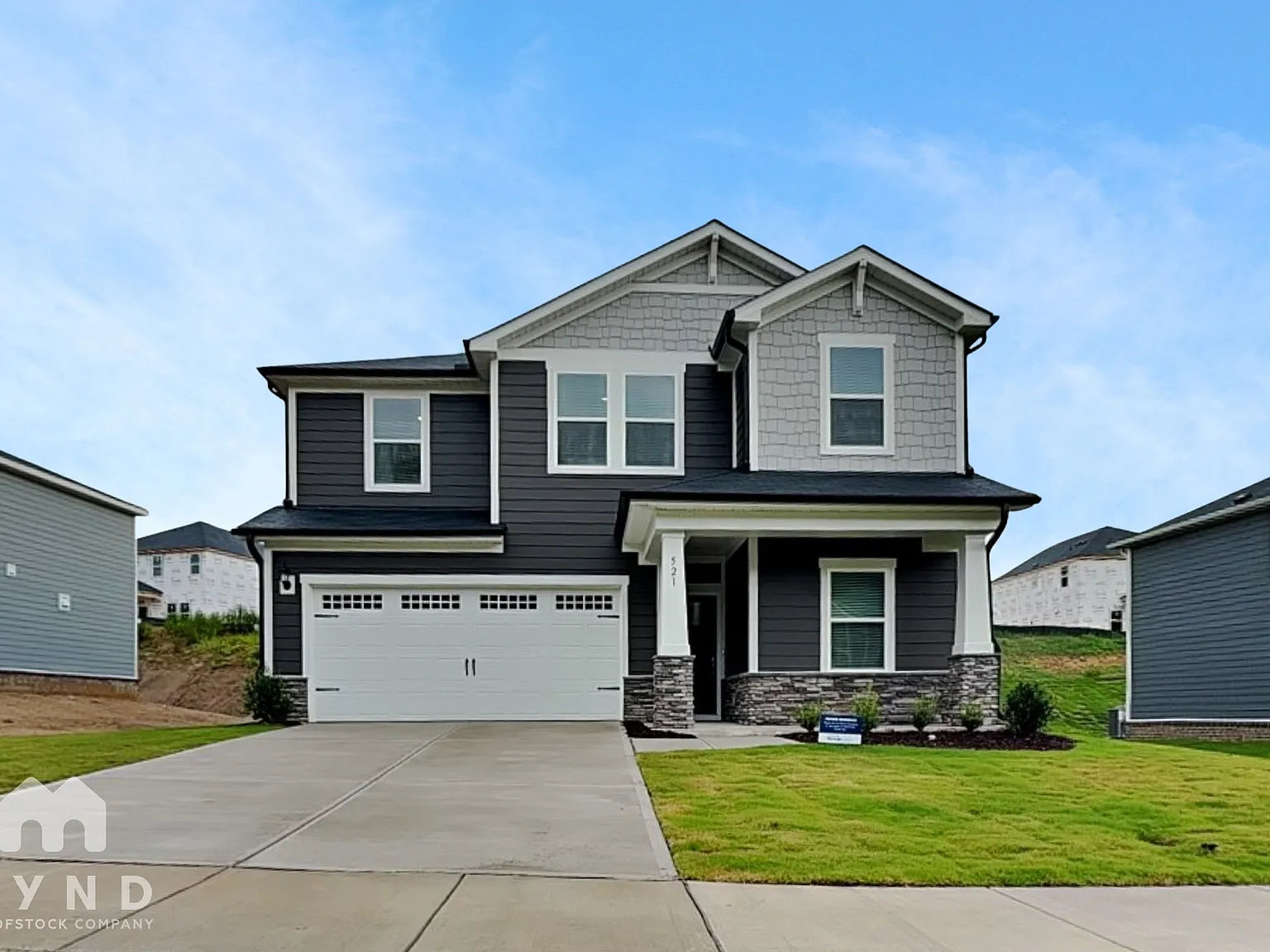 4 bed, 2.5 bath, 2514 sqft, $2,370 — Photo 1