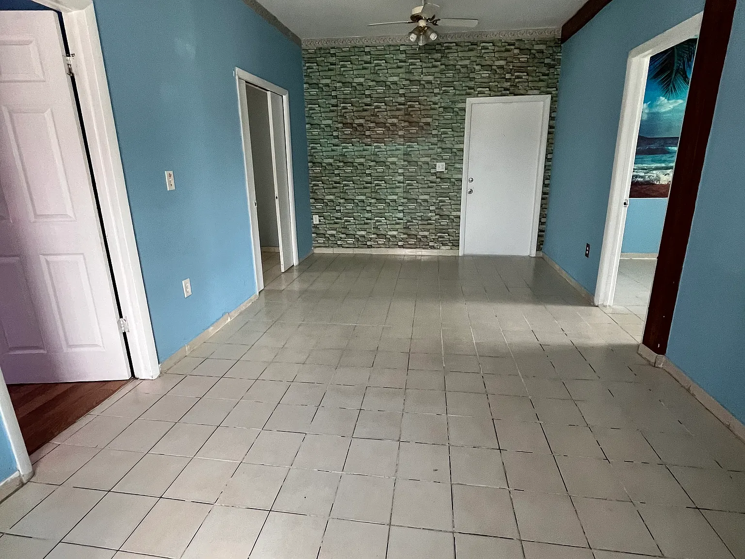 3 bed, 800 sqft, $1,900 — Photo 2