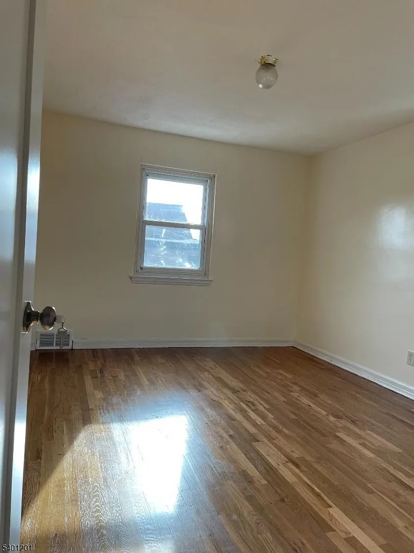 Building Photo - 138 Midland Pl
