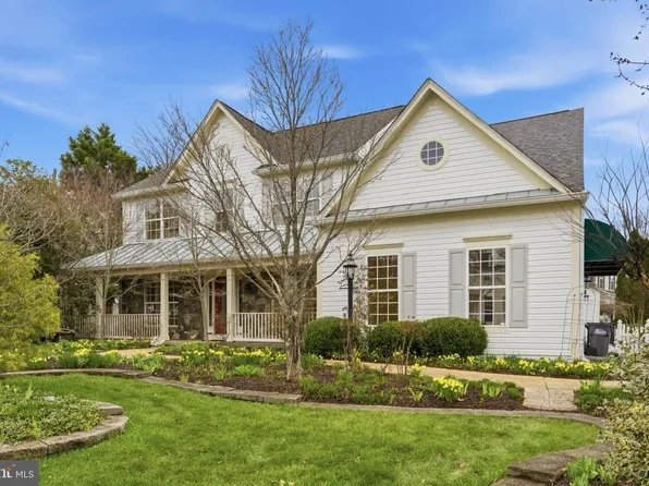 8215 Katie Lynn Ct, Gainesville, VA 20155