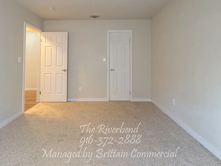 Riverbend Apartments — Photo 43