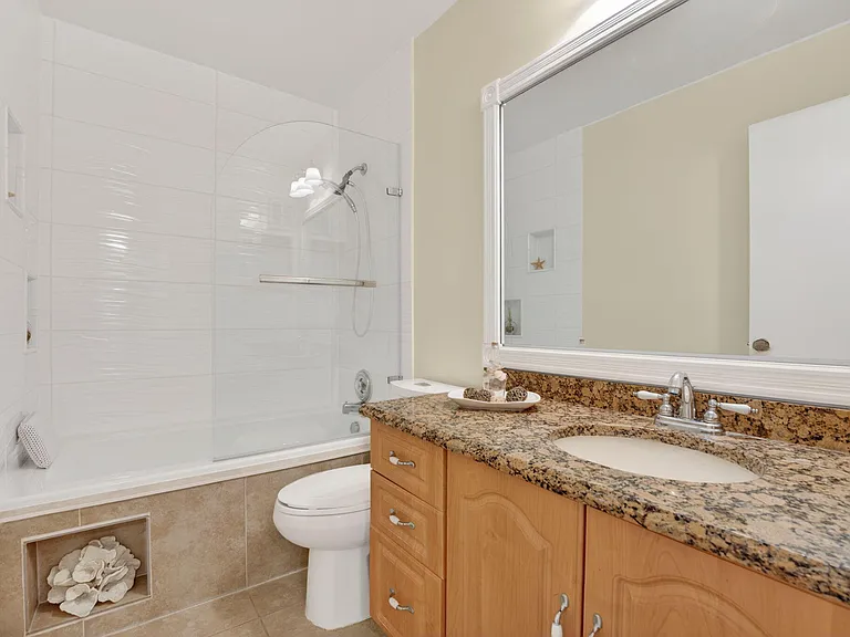 3951 NE 17th Ave #703 — Photo 12