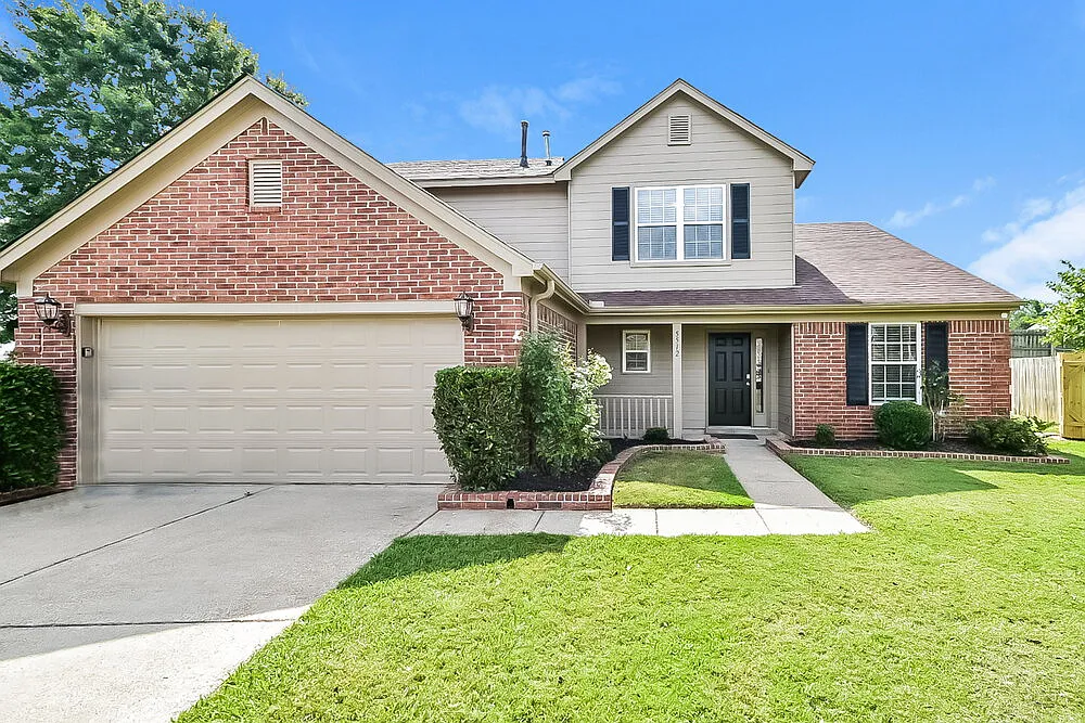 3 bed, 2.5 bath, 1924 sqft, $2,145 — Photo 1