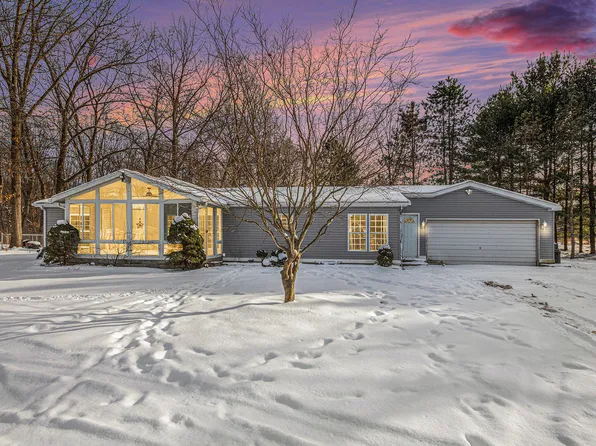 4448 E River Rd, Buchanan, MI 49107
