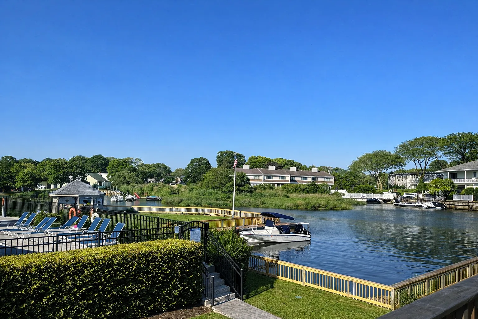 Coastal Condo in Westhampton — Photo 4