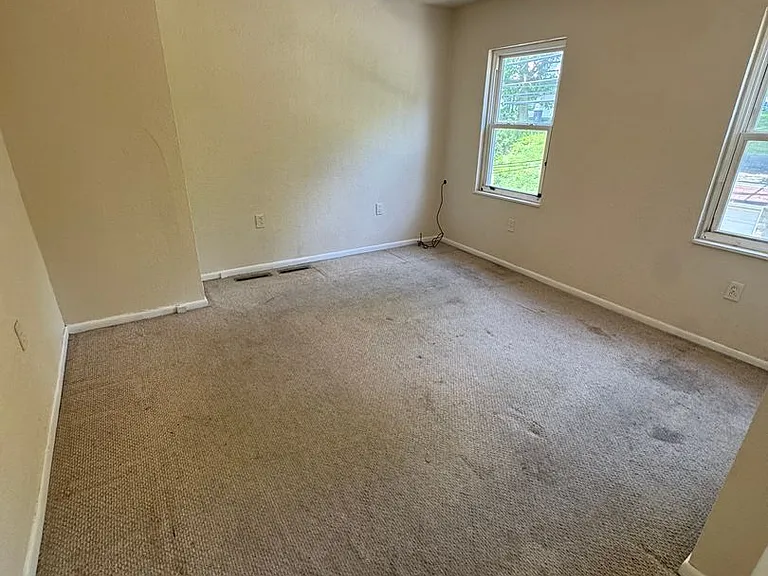 215 Spencer Ave — Photo 14