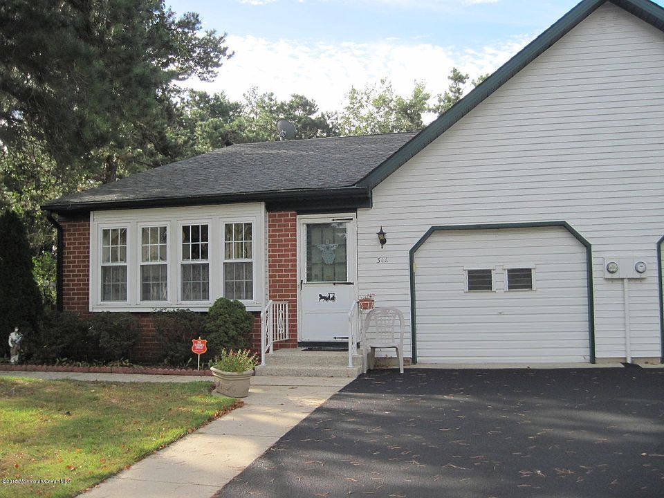 1st image of 31 A Canton Drive #A