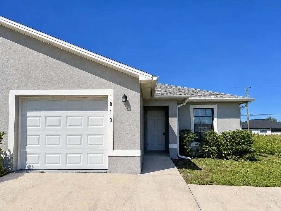 1810 Andalusia Blvd