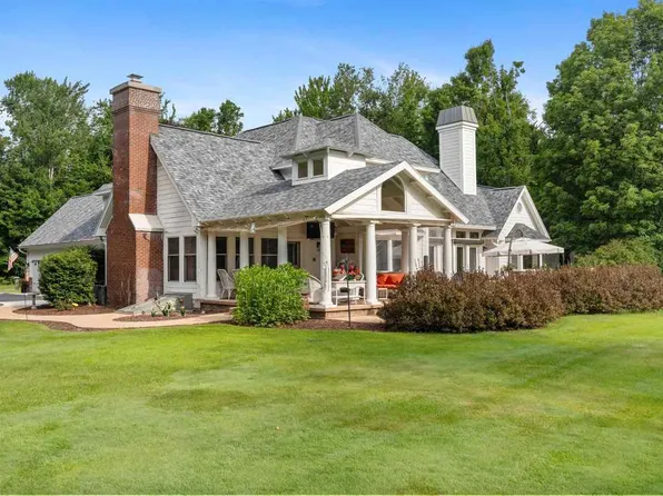 645 Woodhill Ct, Harbor Springs, MI 49740