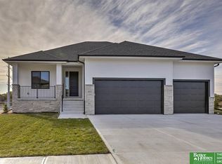 18513 Patrick Ave, Elkhorn, NE 68022