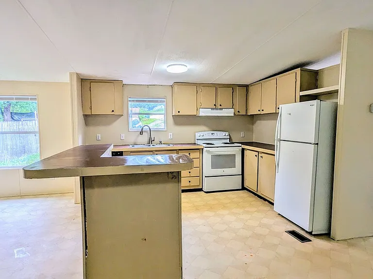 99 Center Grove Dr — Photo 7