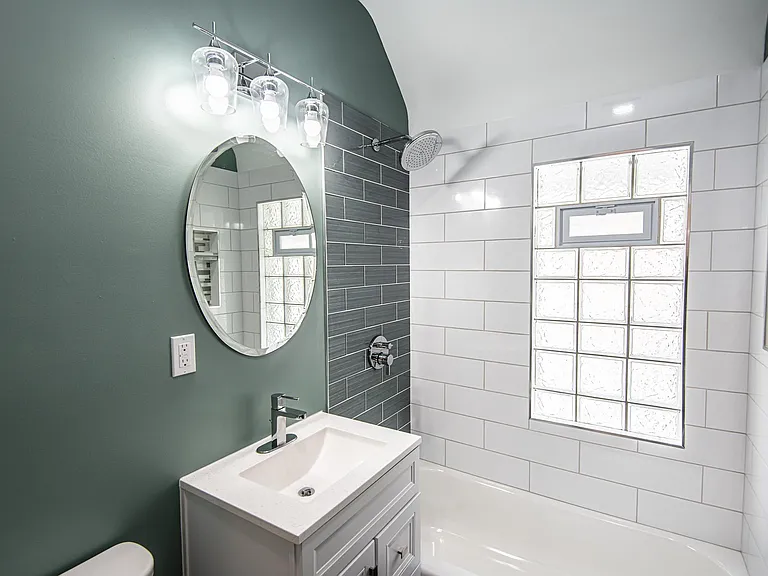 1028 E Pearson St — Photo 5