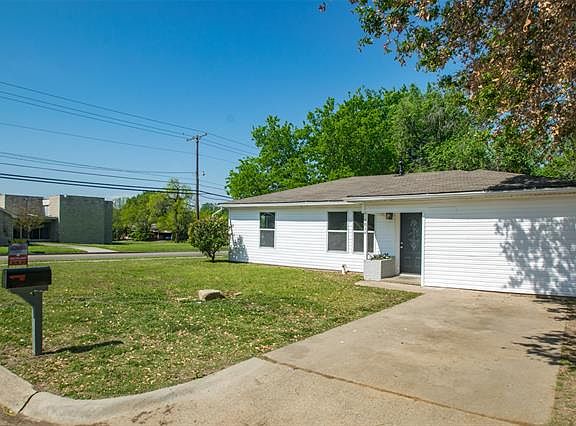 2nd image of 1814 Westwood Dr