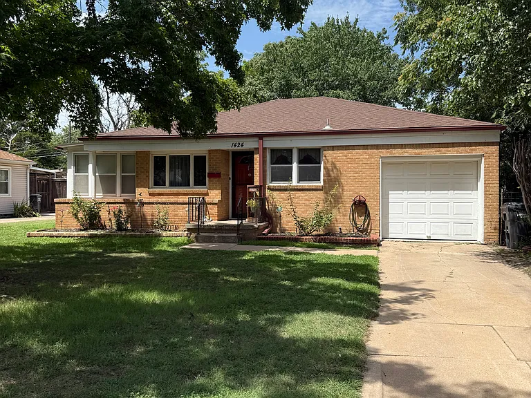 1424 W Julianne St — Photo 1