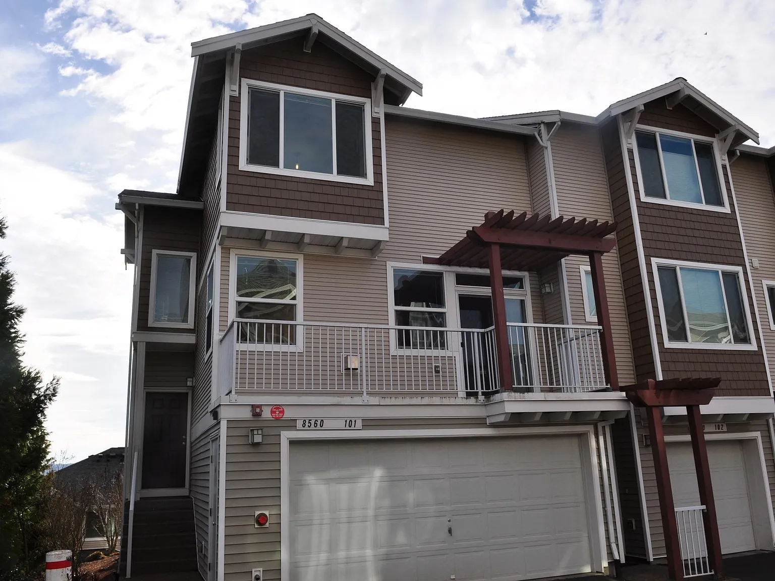 3 bed, 1431 sqft, $2,500 — Photo 1