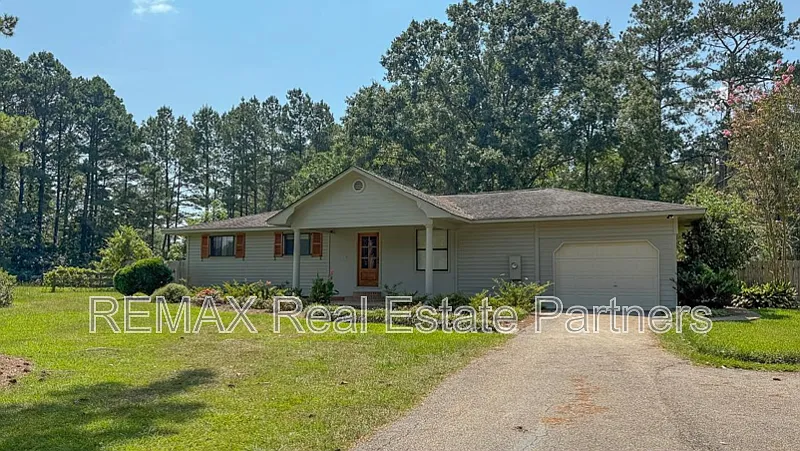 3 bed, 2.0 bath, 1600 sqft, $1,850 — Photo 2