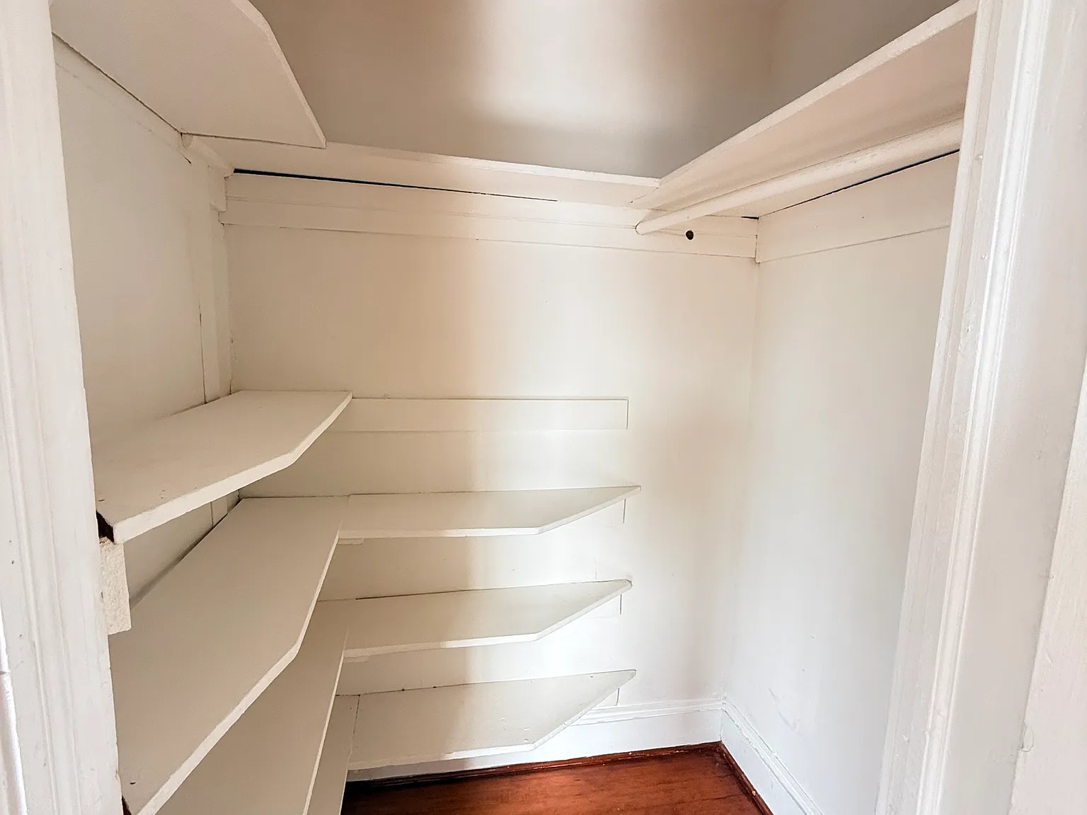 2 bed, 1000 sqft, $2,650 — Photo 3