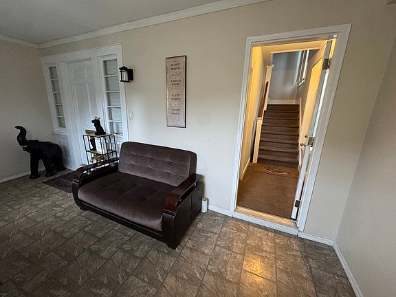 Front Entrance to 2nd Floor Unit