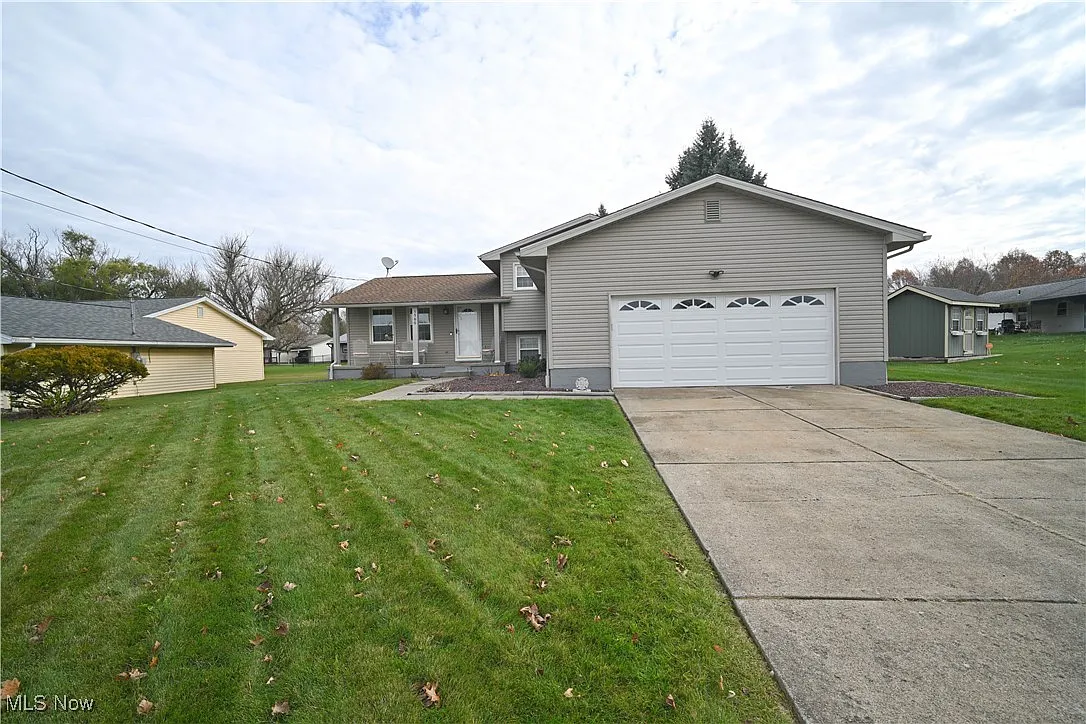 5560 Madrid Dr photo 1