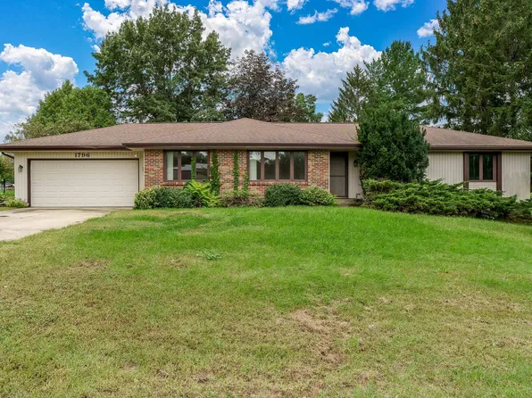 1796 Bracknel Blvd, Rockford, IL 61103