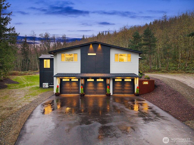 2nd image of 32922 SE Kuzak Road