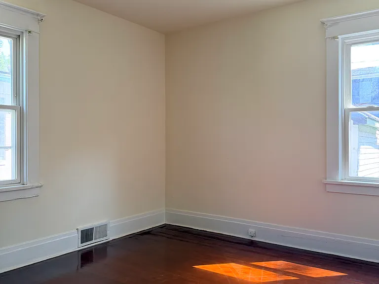 137 Lasalle Ave — Photo 6