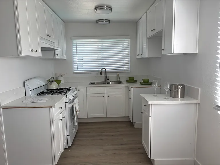 7100 Woodman Ave #8 — Photo 5