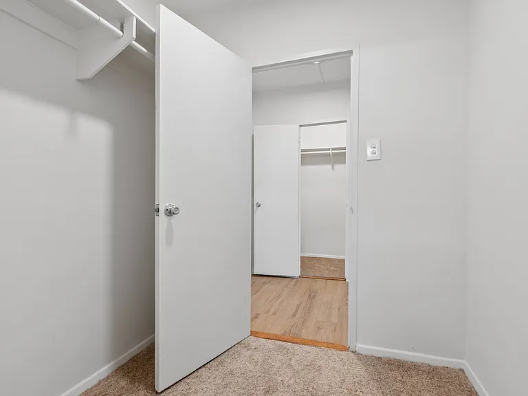 Quebec House Apartments — Photo 38
