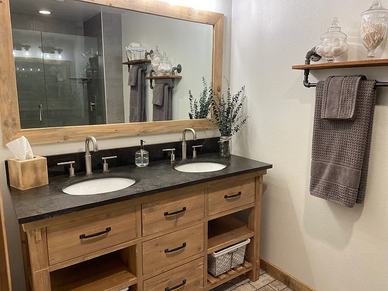 125 Wagon Wheel Rd — Photo 32