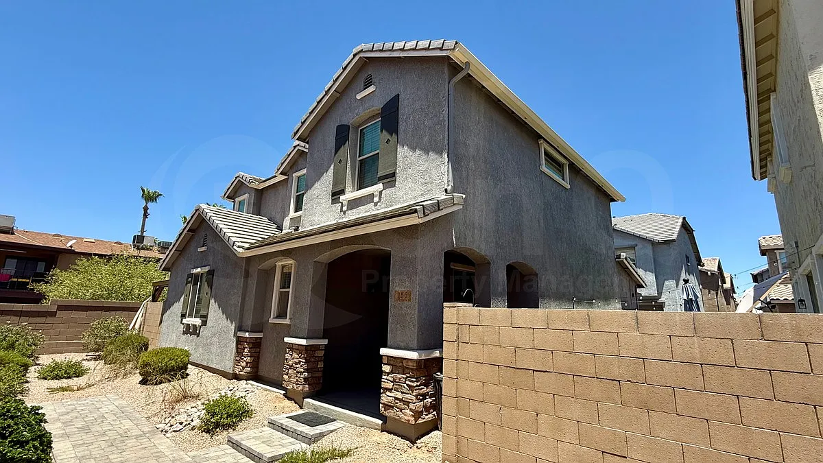 3 bed, 2.5 bath, 1942 sqft, $2,350 — Photo 3