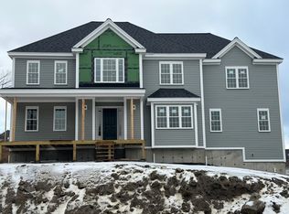 2 Clover Glen Cir, Shrewsbury, MA 01545