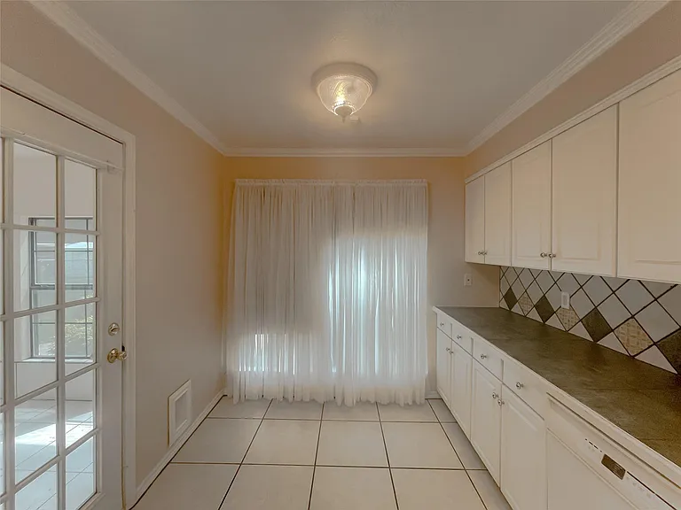 8627 N Normandale St — Photo 22