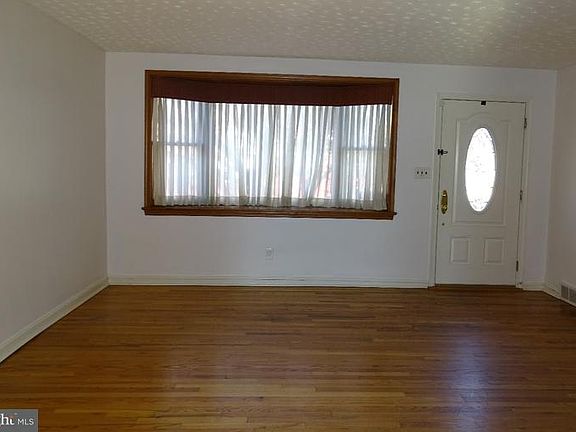5th image of 1210 Charles Pl