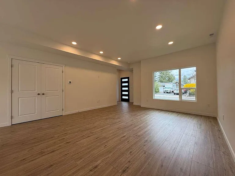 3925 E 32nd Ave #2 — Photo 12