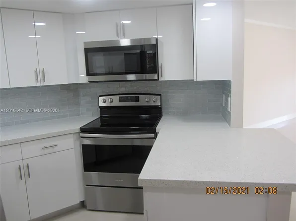 8343 Lake Dr APT 506, Doral, FL 33166