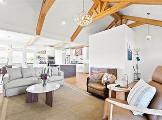 815 SE Shamrock Ln, Blue Springs, MO 64014