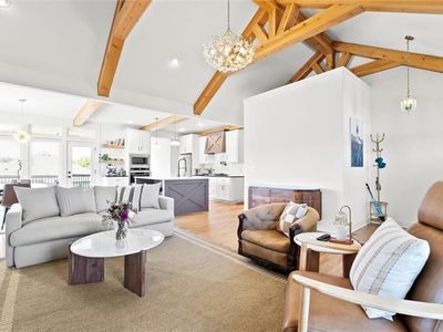 815 SE Shamrock Ln, Blue Springs, MO, 64014