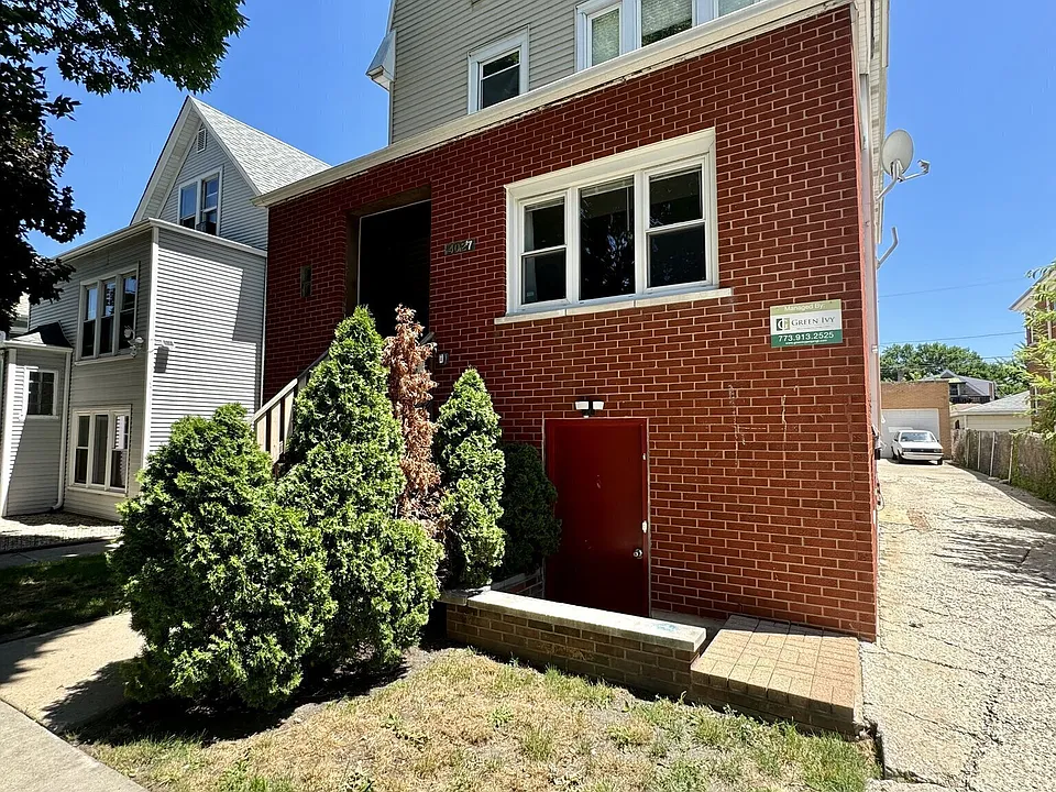4027 N McVicker Ave #3