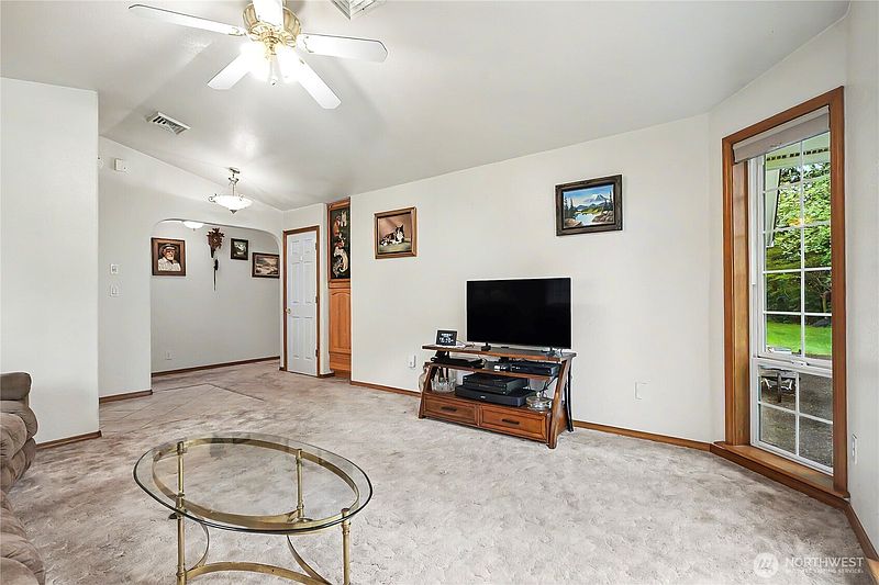 4th image of 6428 201st Avenue SW