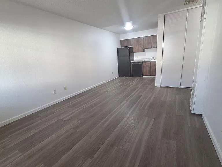 Parkview Villas & Apts — Photo 3