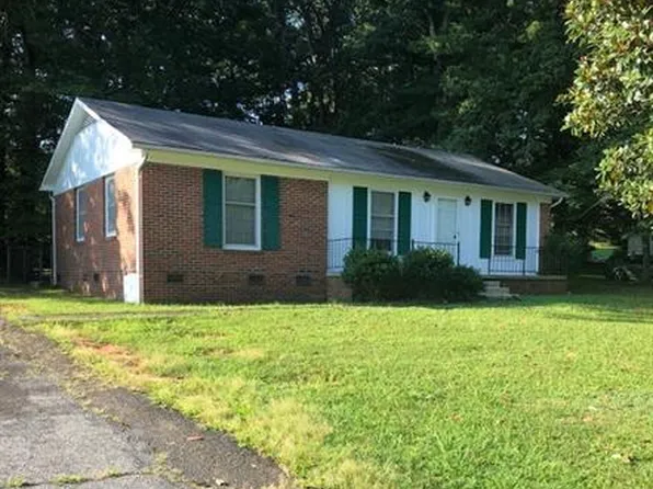 102 Crestview Ln, Morganton, NC 28655