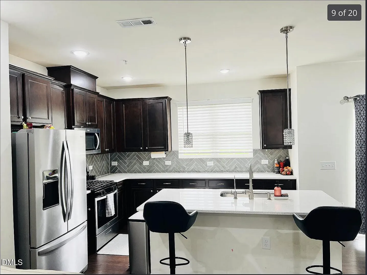 3 bed, 2.5 bath, 1890 sqft, $2,300 — Photo 4