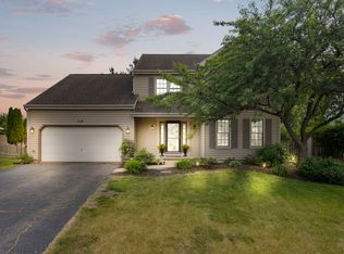 719 Avondale Ln, Aurora, IL 60504