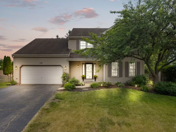 719 Avondale Ln, Aurora, IL 60504