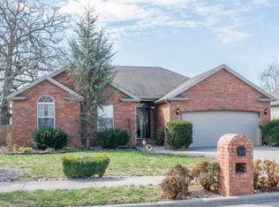 872 W Paddington Dr, Nixa, MO 65714