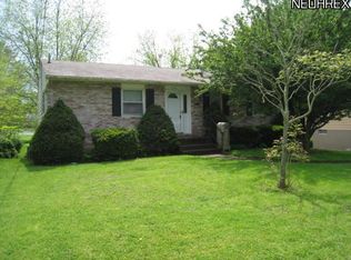 1008 Oakwood St SE, North Canton, OH