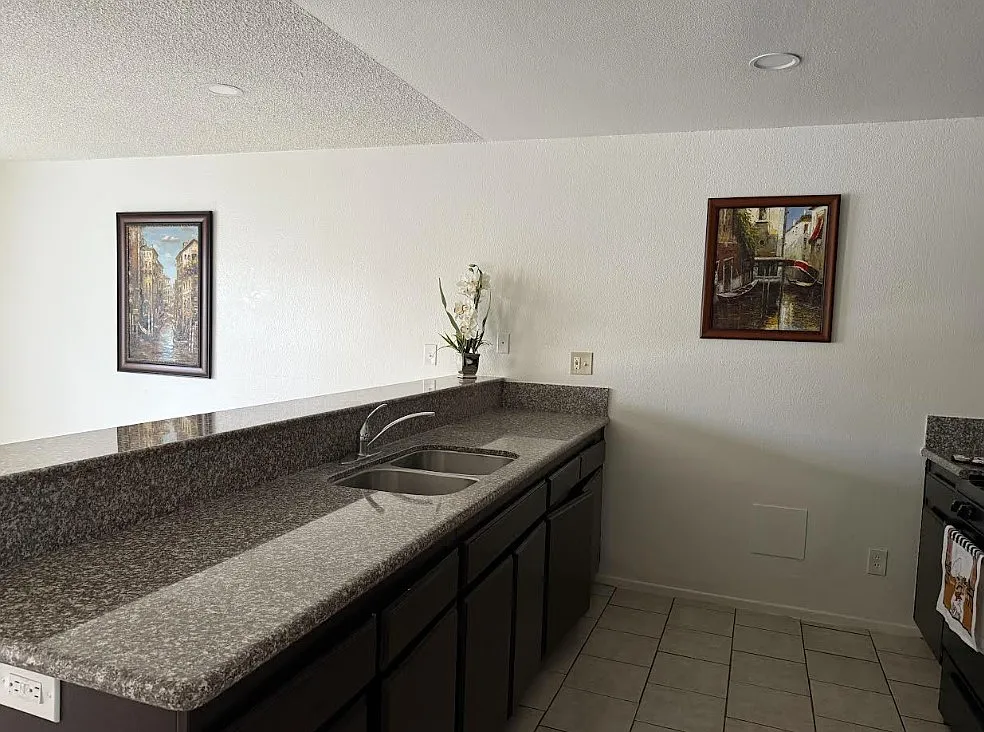 2 bed, 800 sqft, $1,575 — Photo 3