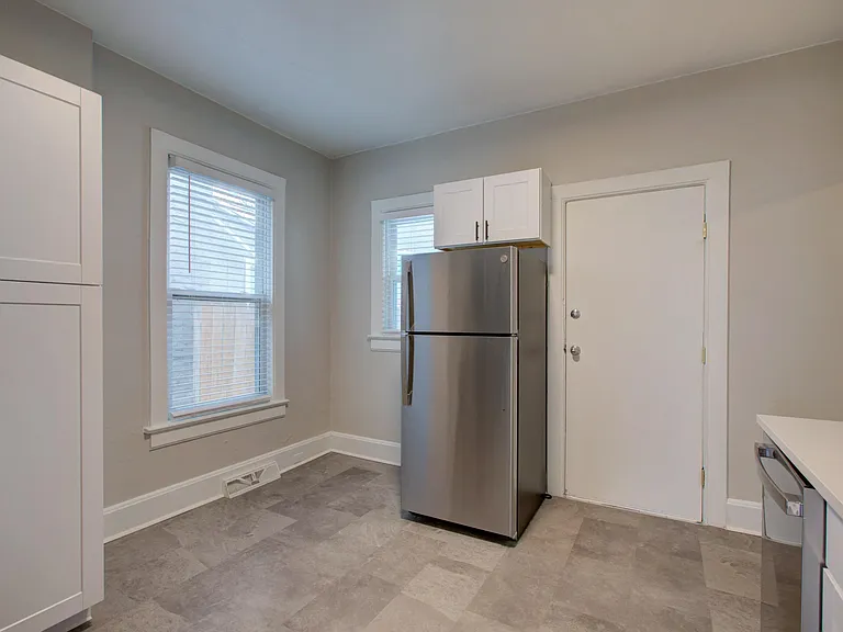 227 N Pearl St — Photo 9